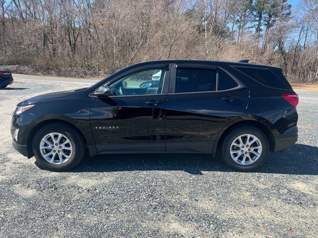 Used 2020 Chevrolet Equinox LS w/ LS Convenience Package image 2