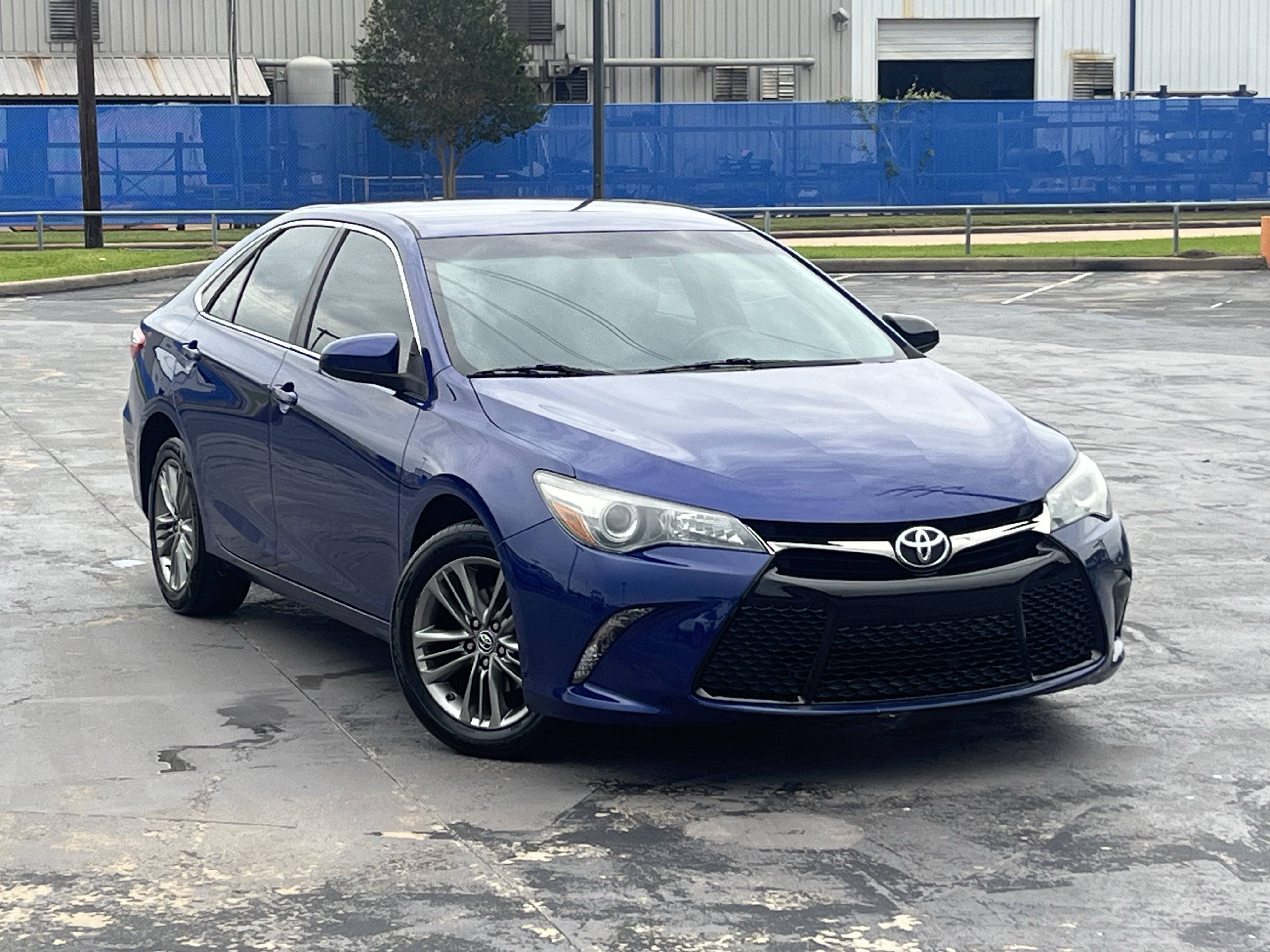 Used 2015 Toyota Camry SE FWD image 3