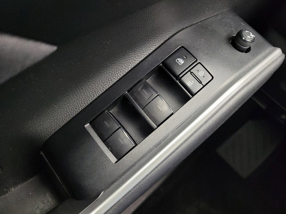 Used 2021 Toyota Highlander LE image 27