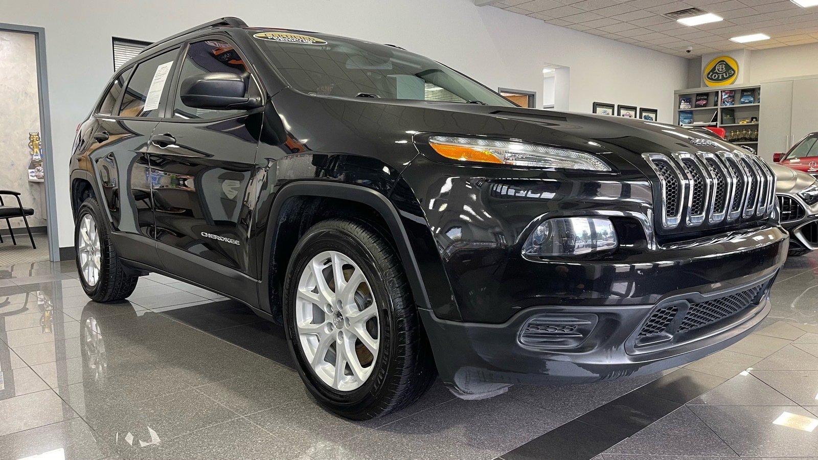 Used 2015 Jeep Cherokee Sport w/ Sport Appearance Group FWD image 7