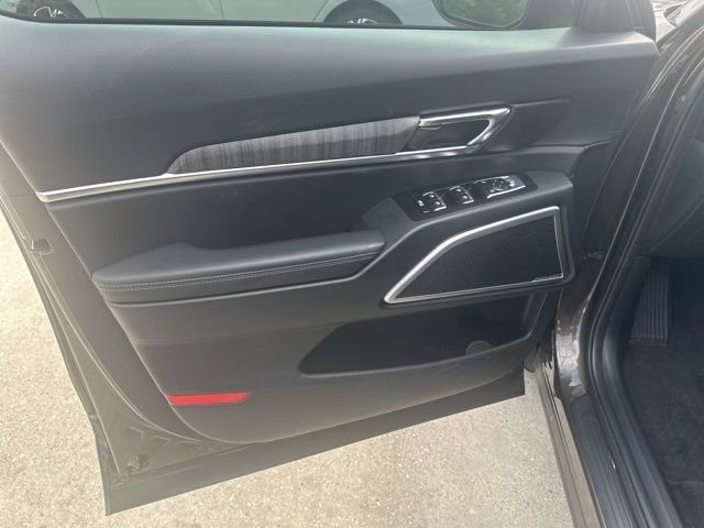 Used 2025 Kia Telluride EX w/ EX Captain's Chair Package FWD image 12