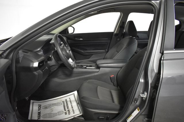 Used 2025 Nissan Altima 2.5 SV FWD image 11