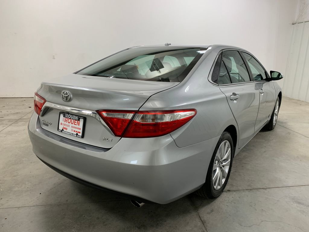 Used 2017 Toyota Camry XLE w/ Moonroof Package image 26
