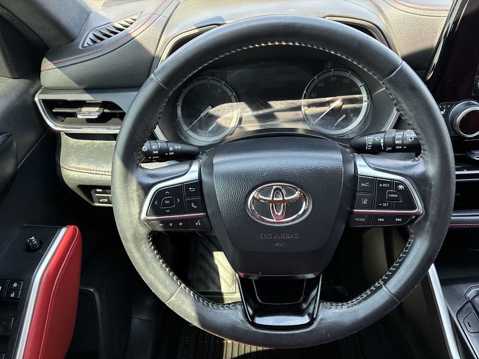 Used 2021 Toyota Highlander XSE AWD/4WD image 11