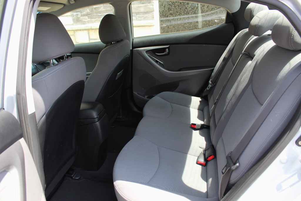 Used 2015 Hyundai Elantra SE w/ Option Group 02 FWD image 24