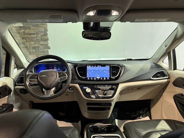 Used 2022 Chrysler Pacifica Touring-L w/ Uconnect Theater Family Group FWD image 22