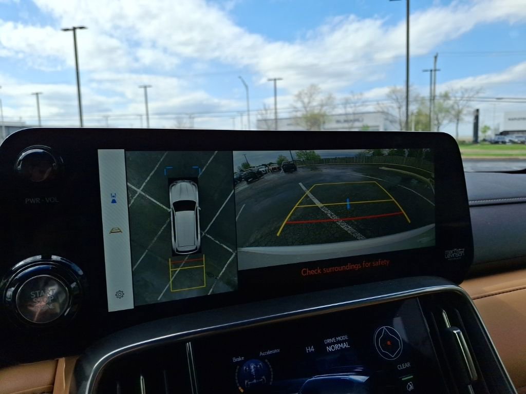 Used 2024 Lexus LX 600 4WD w/ Luxury Package image 11