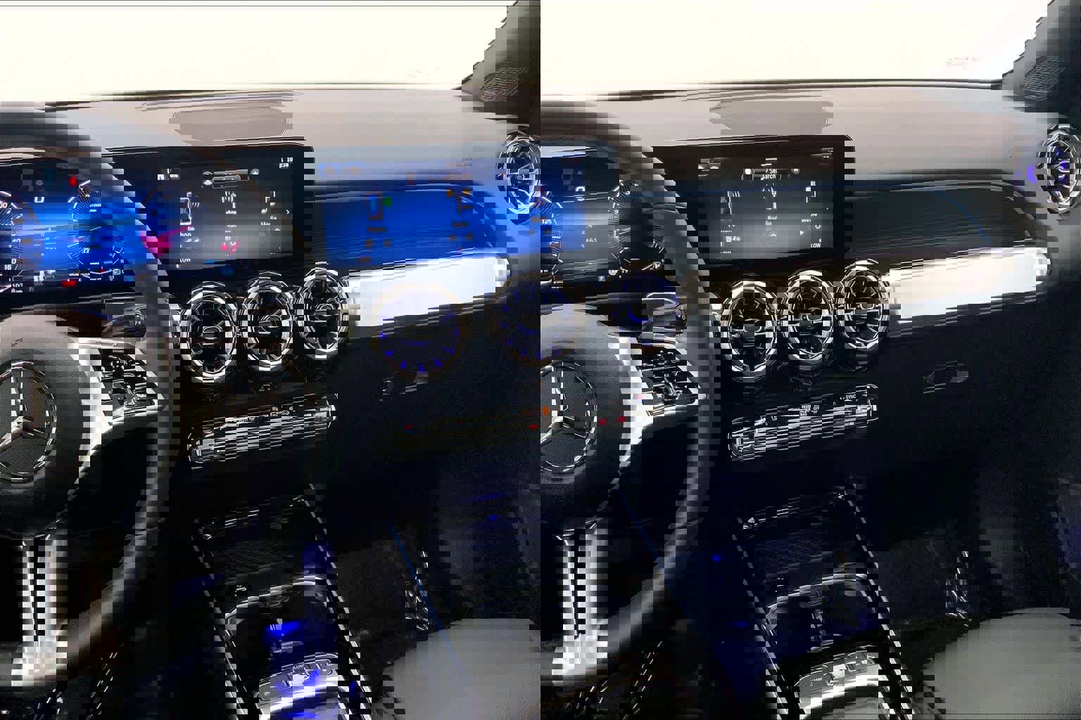 Used 2025 Mercedes-Benz GLB 250 image 25