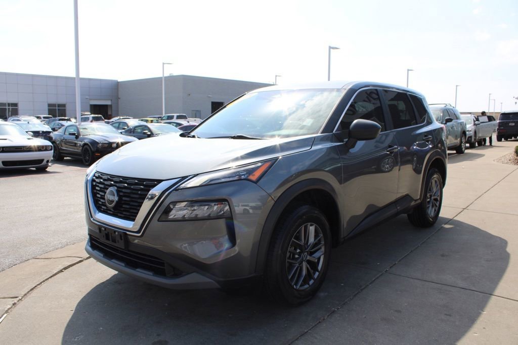 Used 2023 Nissan Rogue S image 3