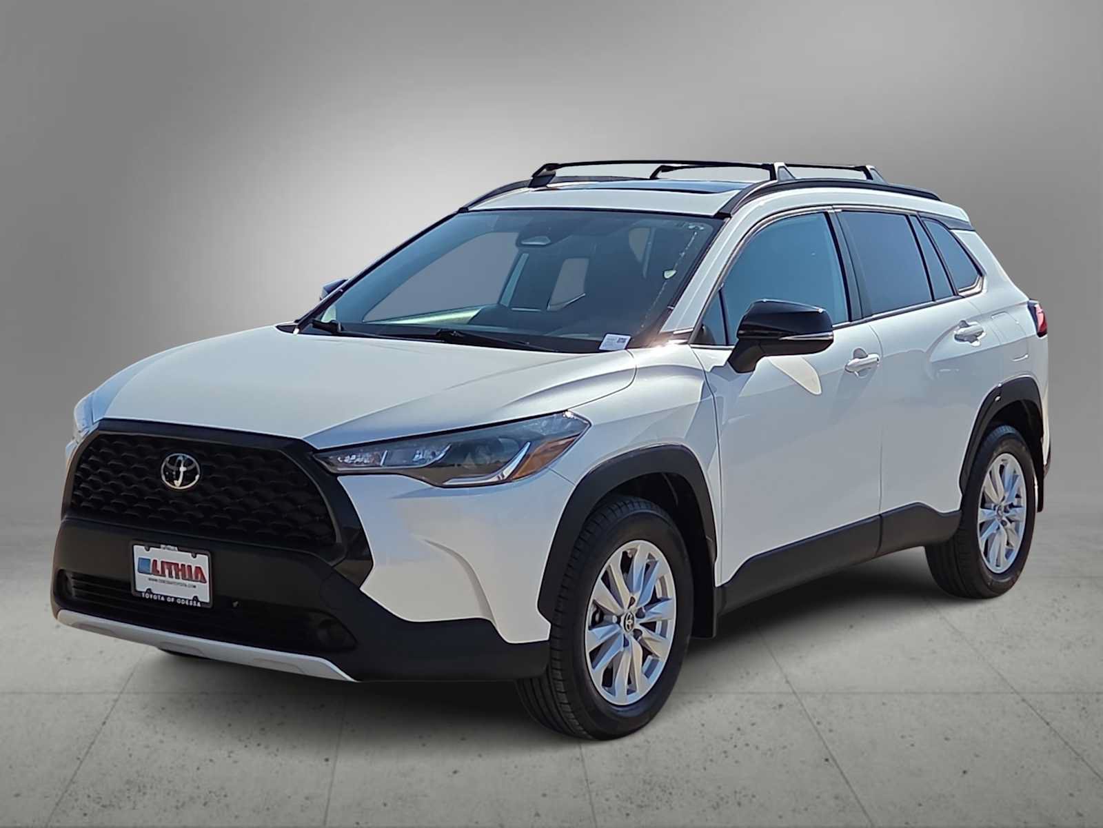 Certified 2025 Toyota Corolla Cross LE w/ Moonroof Package FWD image 4