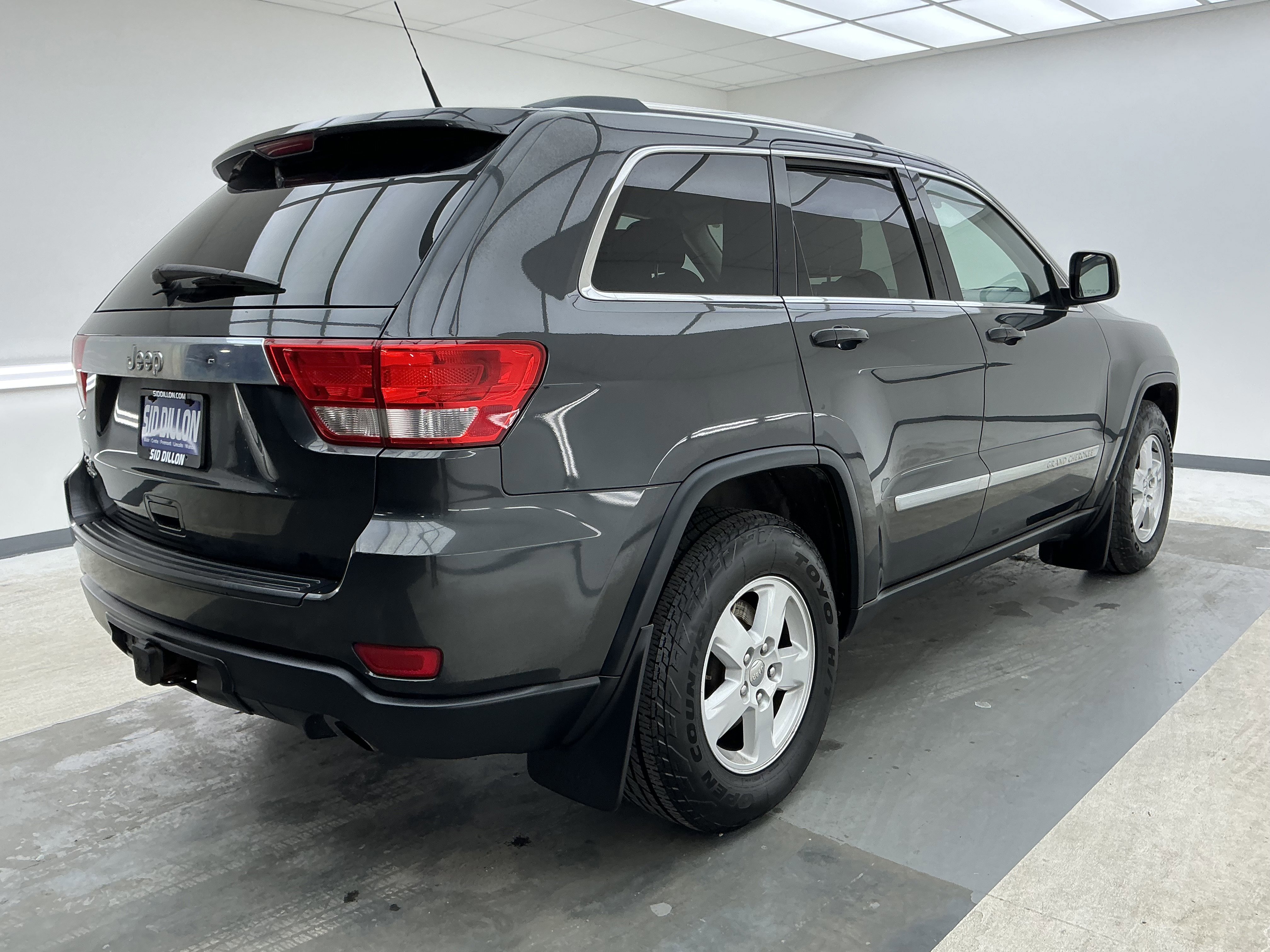 Used 2011 Jeep Grand Cherokee Laredo w/ Security & Convenience Group image 4