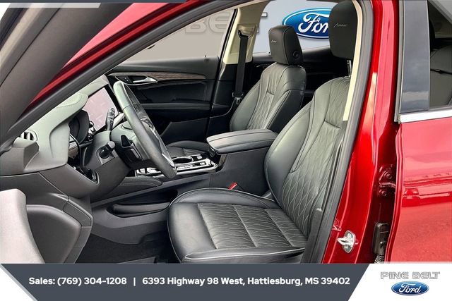 Used 2023 Buick Envision Avenir image 18