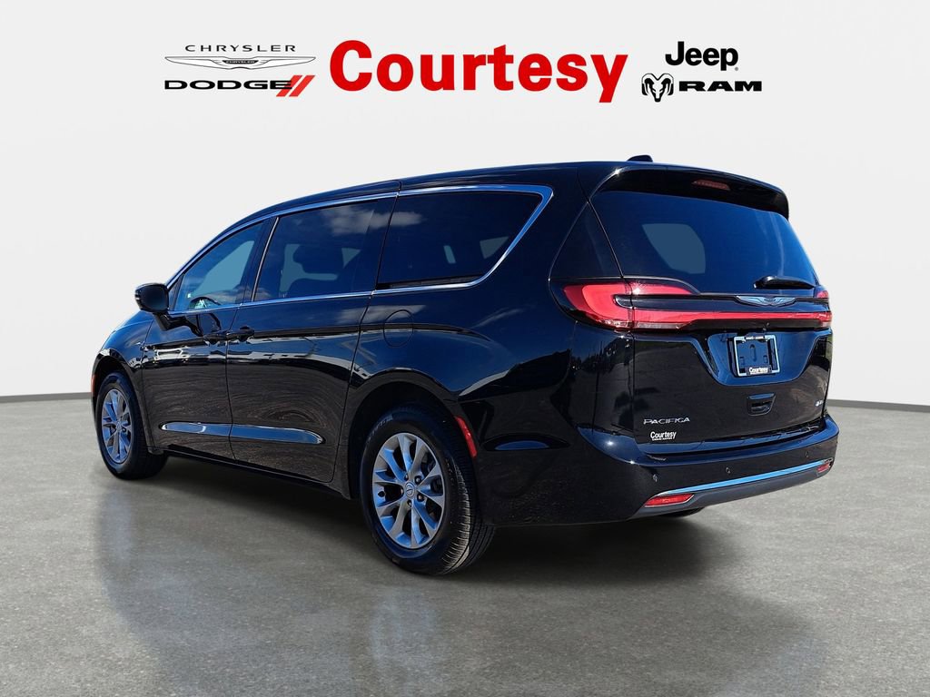 New 2026 Chrysler Pacifica Select AWD/4WD image 5