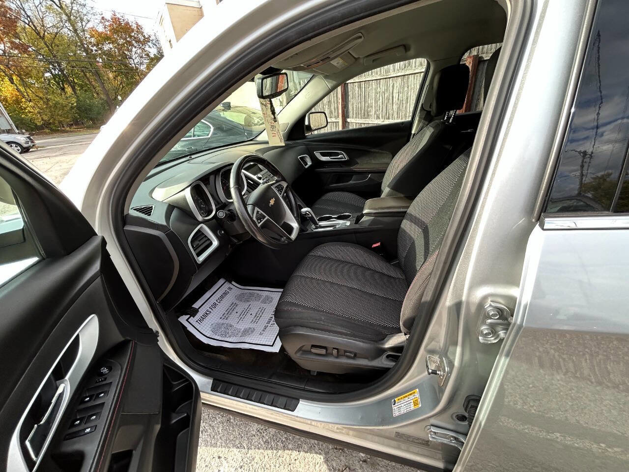 Used 2011 Chevrolet Equinox LT w/ Driver Convenience Package image 6