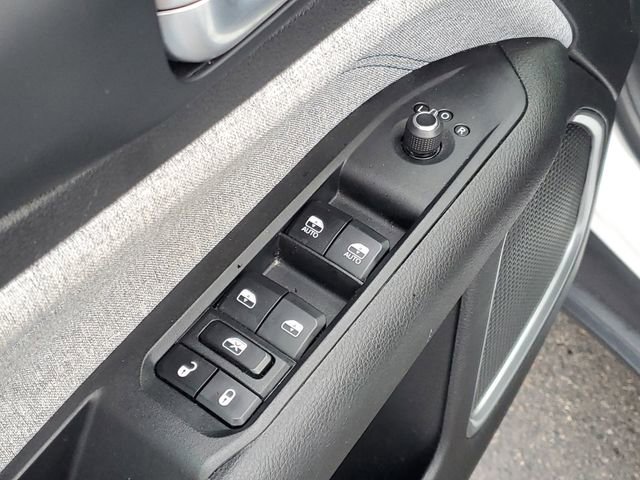 Used 2023 Jeep Compass Latitude image 12
