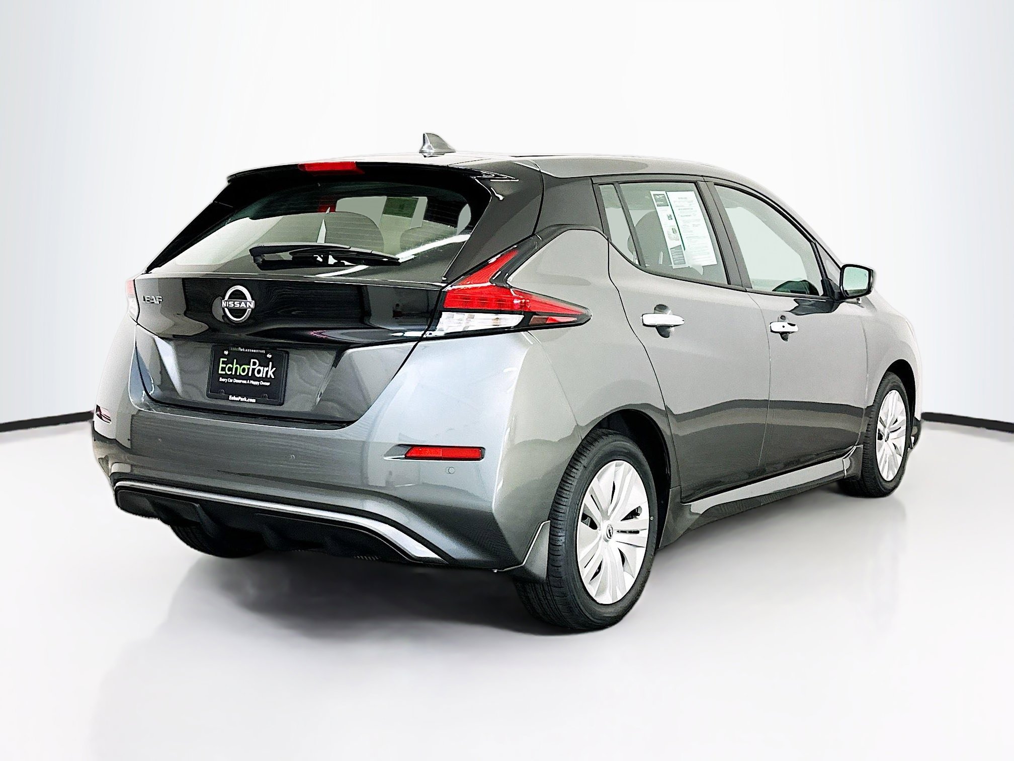 Used 2025 Nissan Leaf S image 9