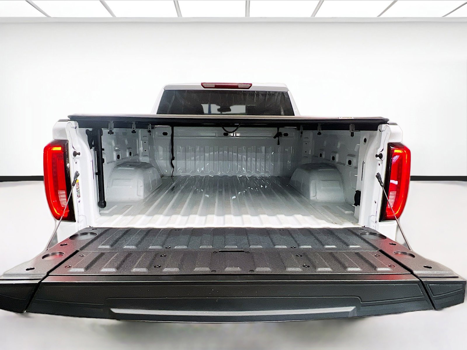 Used 2024 GMC Sierra 1500 SLT w/ SLT Premium Package image 19