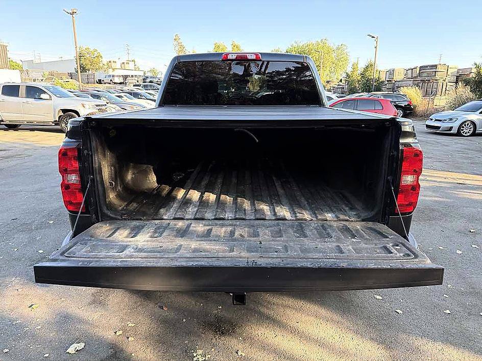 Used 2017 Chevrolet Silverado 1500 LT w/ LT Eassist Package AWD/4WD image 8