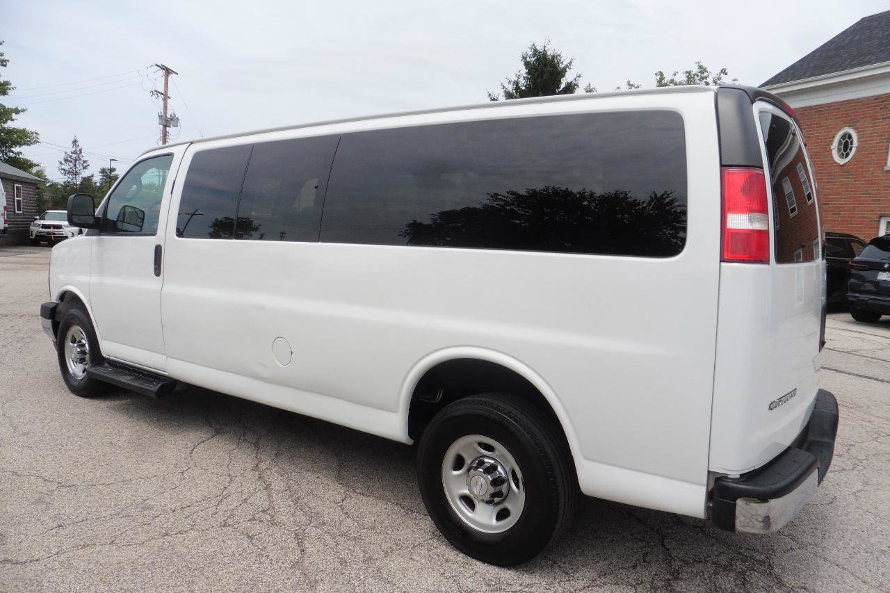 Used 2020 Chevrolet Express 3500 LT w/ LT Preferred Equipment Group RWD image 2