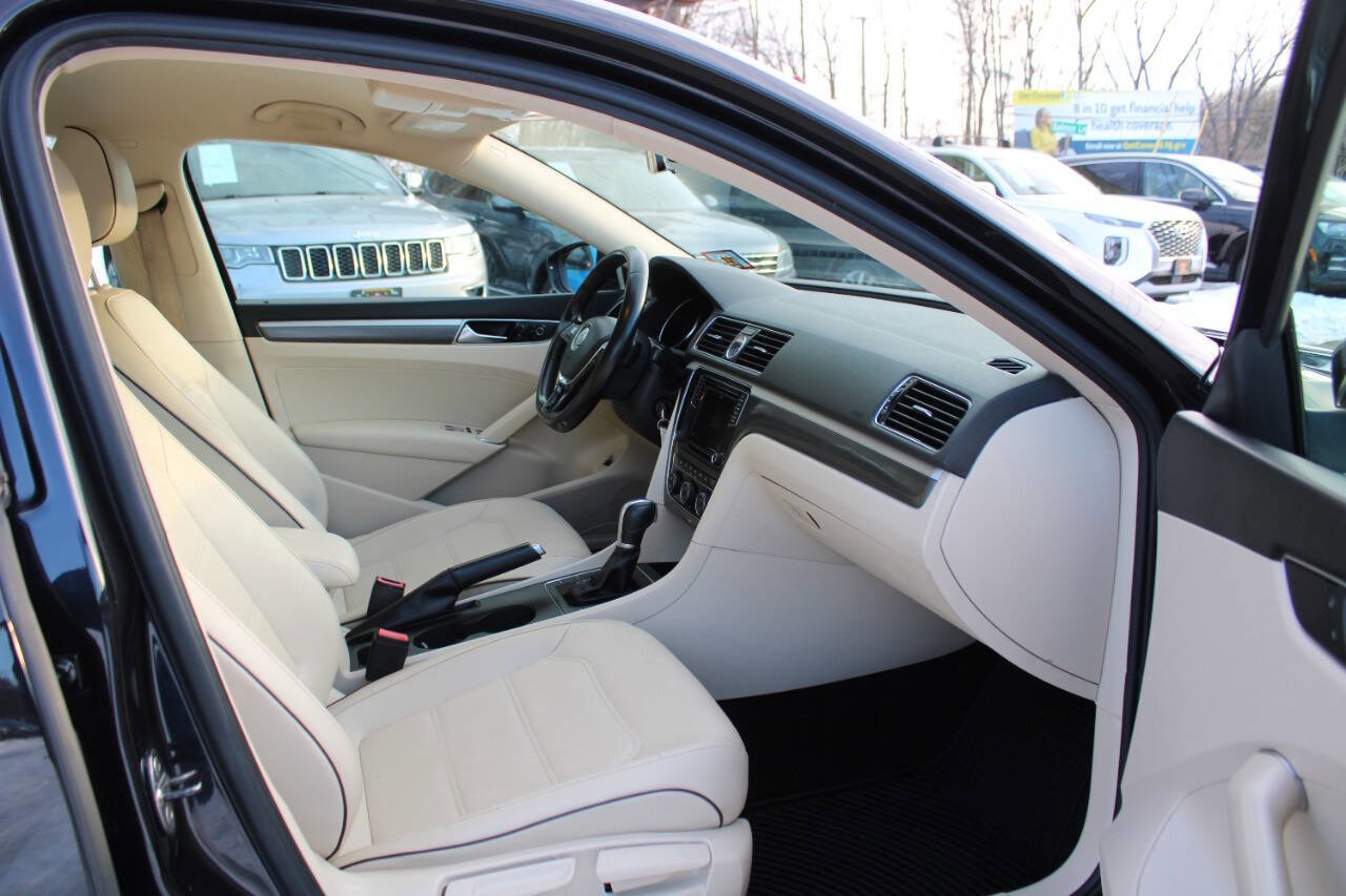 Used 2017 Volkswagen Passat 1.8T R-Line image 29