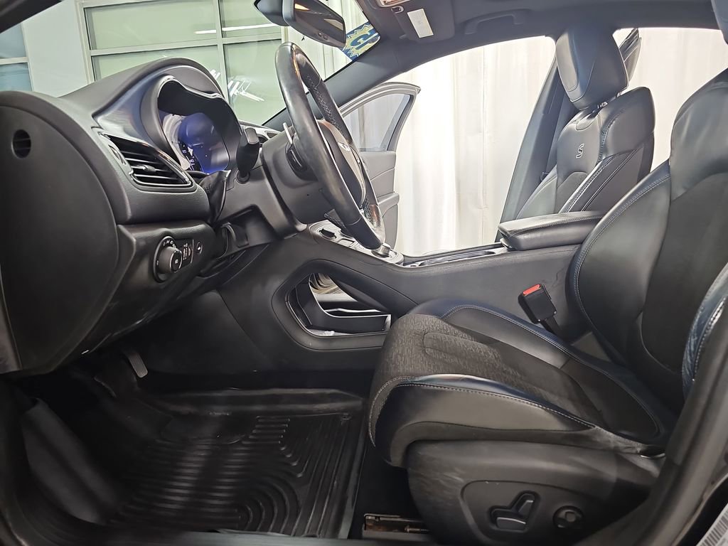 Used 2015 Chrysler 200 S w/ Navigation & Sound Group I image 18