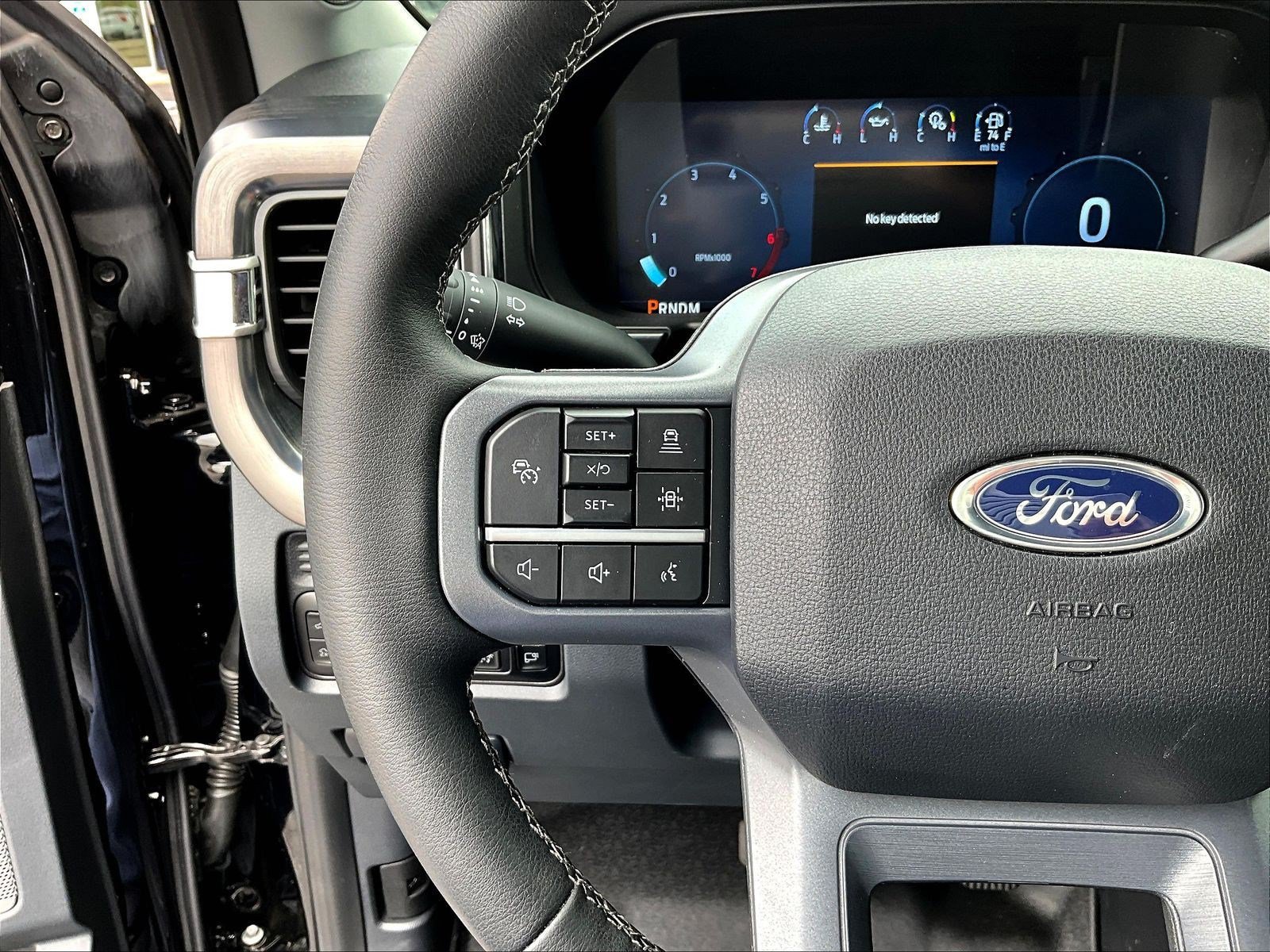 Used 2025 Ford F350 Lariat w/ Lariat Ultimate Package AWD/4WD image 12