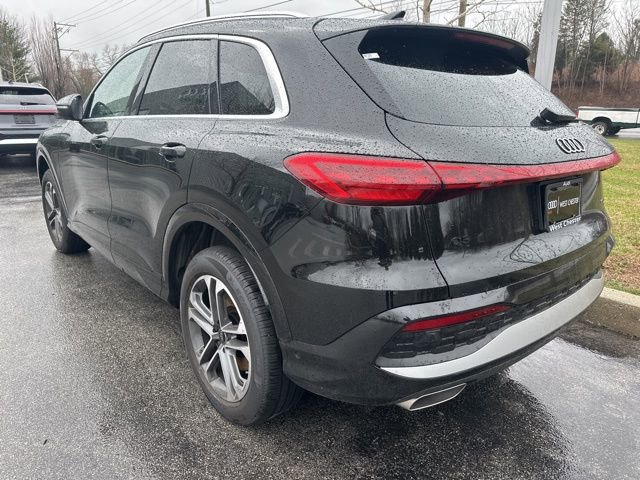 Used 2025 Audi Q5 2.0T Premium w/ Convenience Package image 4