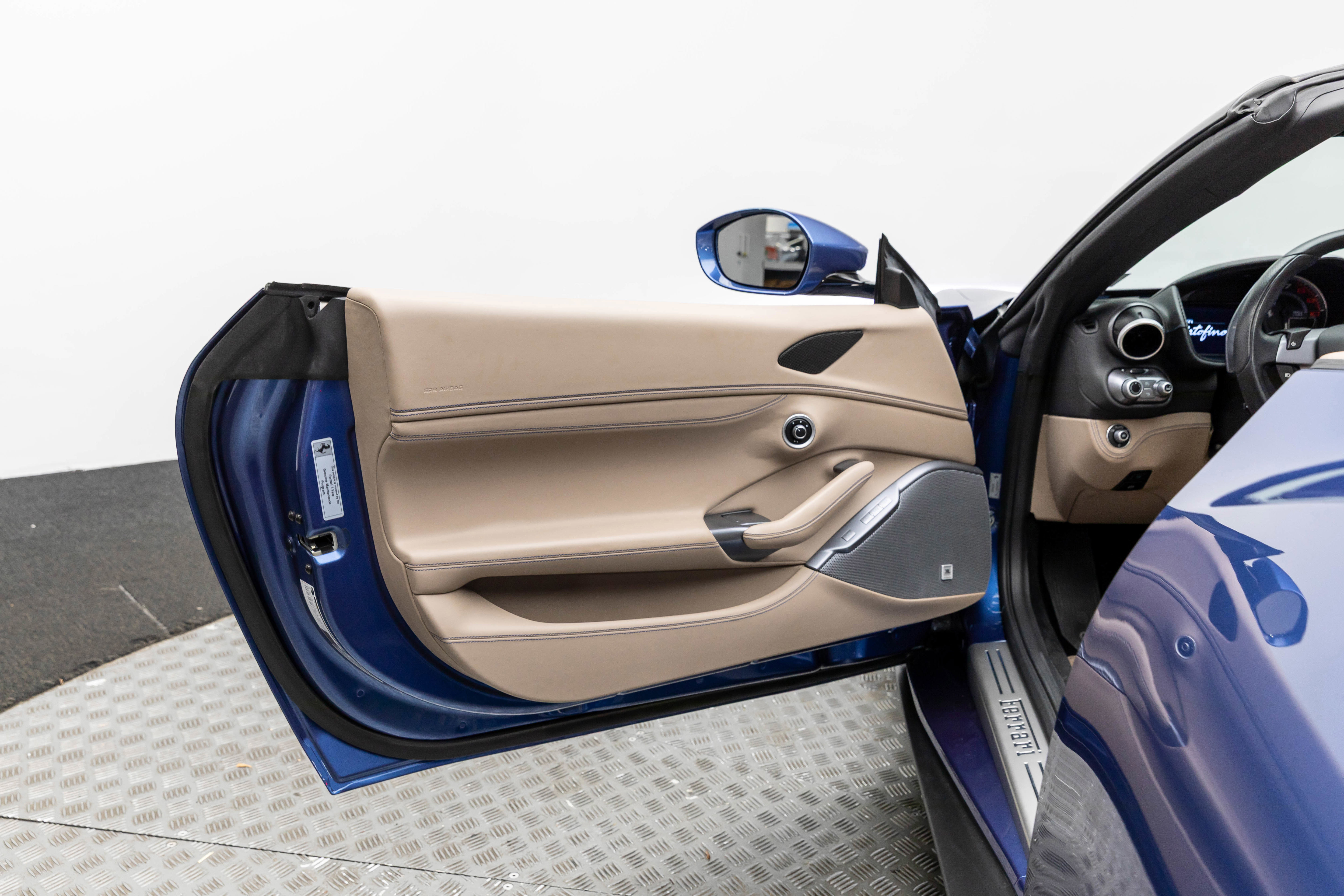 Certified 2019 Ferrari Portofino image 12