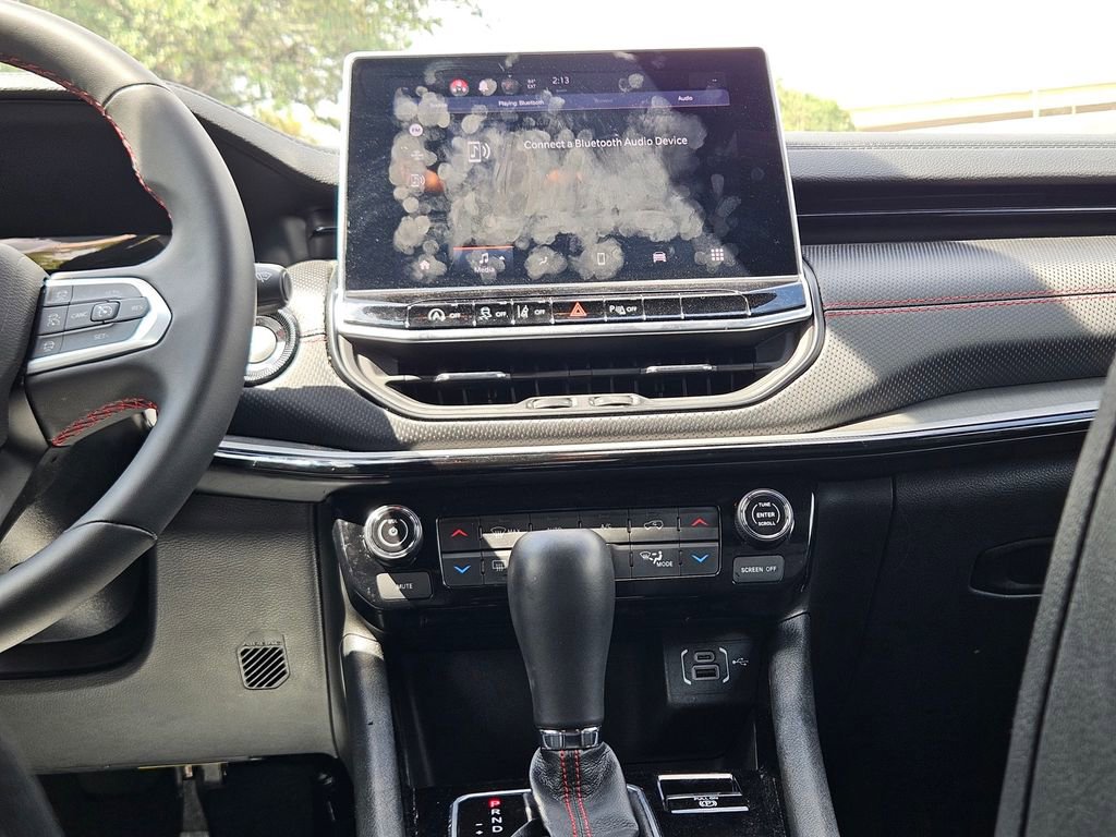 Used 2025 Jeep Compass Trailhawk AWD/4WD image 17