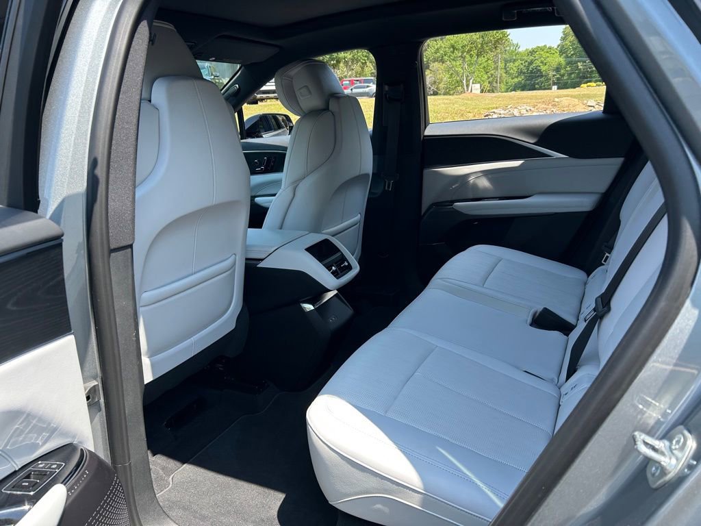 Used 2025 Cadillac Lyriq Sport RWD image 41