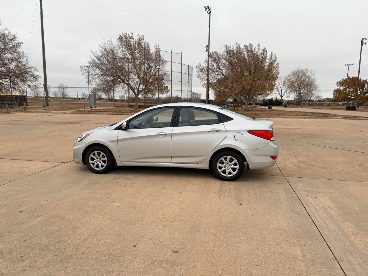 Used 2013 Hyundai Accent GLS FWD image 6