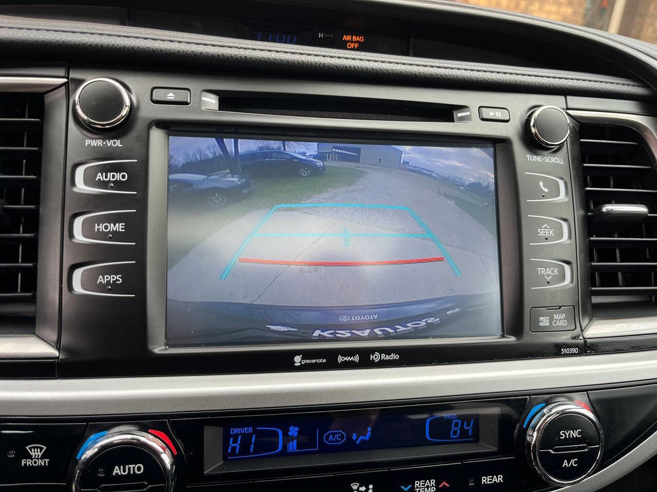 Used 2019 Toyota Highlander SE w/ Nightshade Edition AWD/4WD image 14