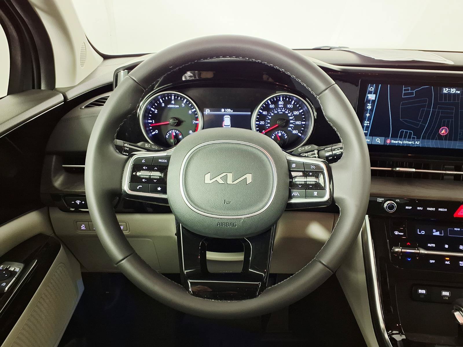 Used 2024 Kia Carnival EX FWD image 16