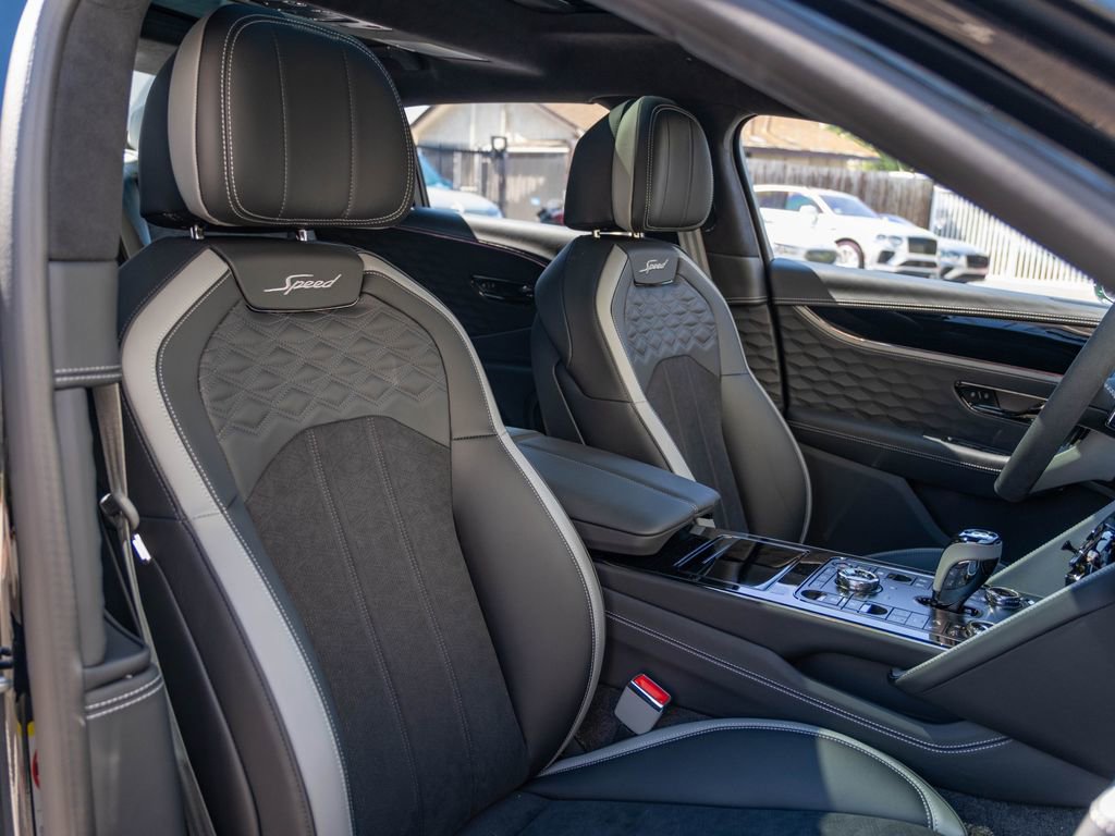 Used 2025 Bentley Flying Spur Plug-In Hybrid AWD/4WD image 40