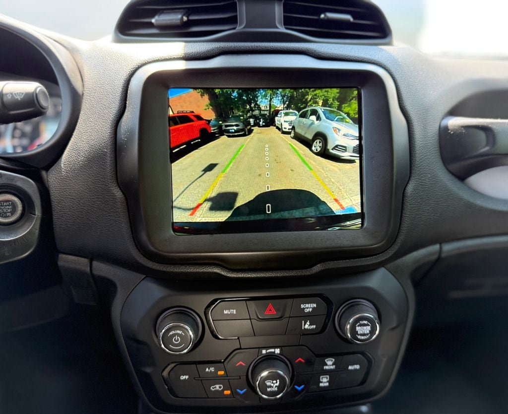 Used 2023 Jeep Renegade Latitude w/ Premium Group AWD/4WD image 29