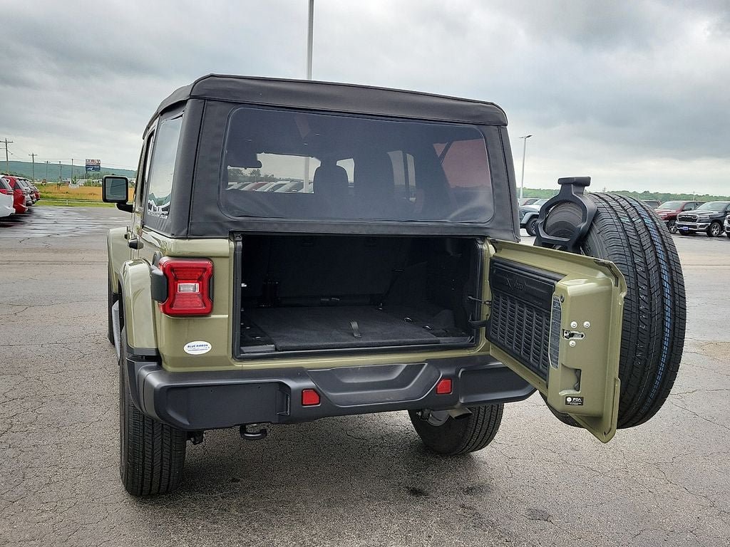Used 2026 Jeep Wrangler Unlimited Sahara AWD/4WD image 8