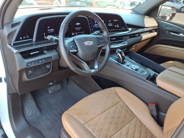 Used 2023 Cadillac Escalade Premium Luxury w/ LPO, Illumination Package AWD/4WD image 3
