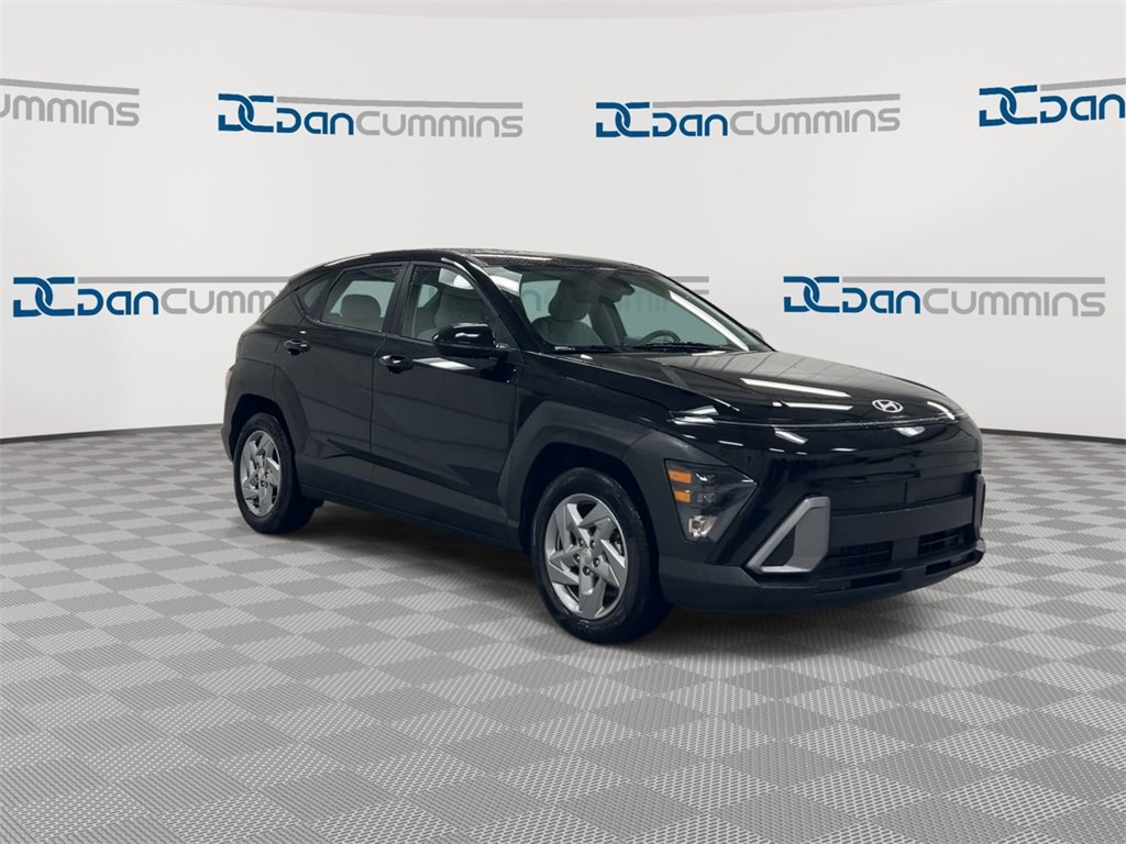 Used 2024 Hyundai Kona SE image 2