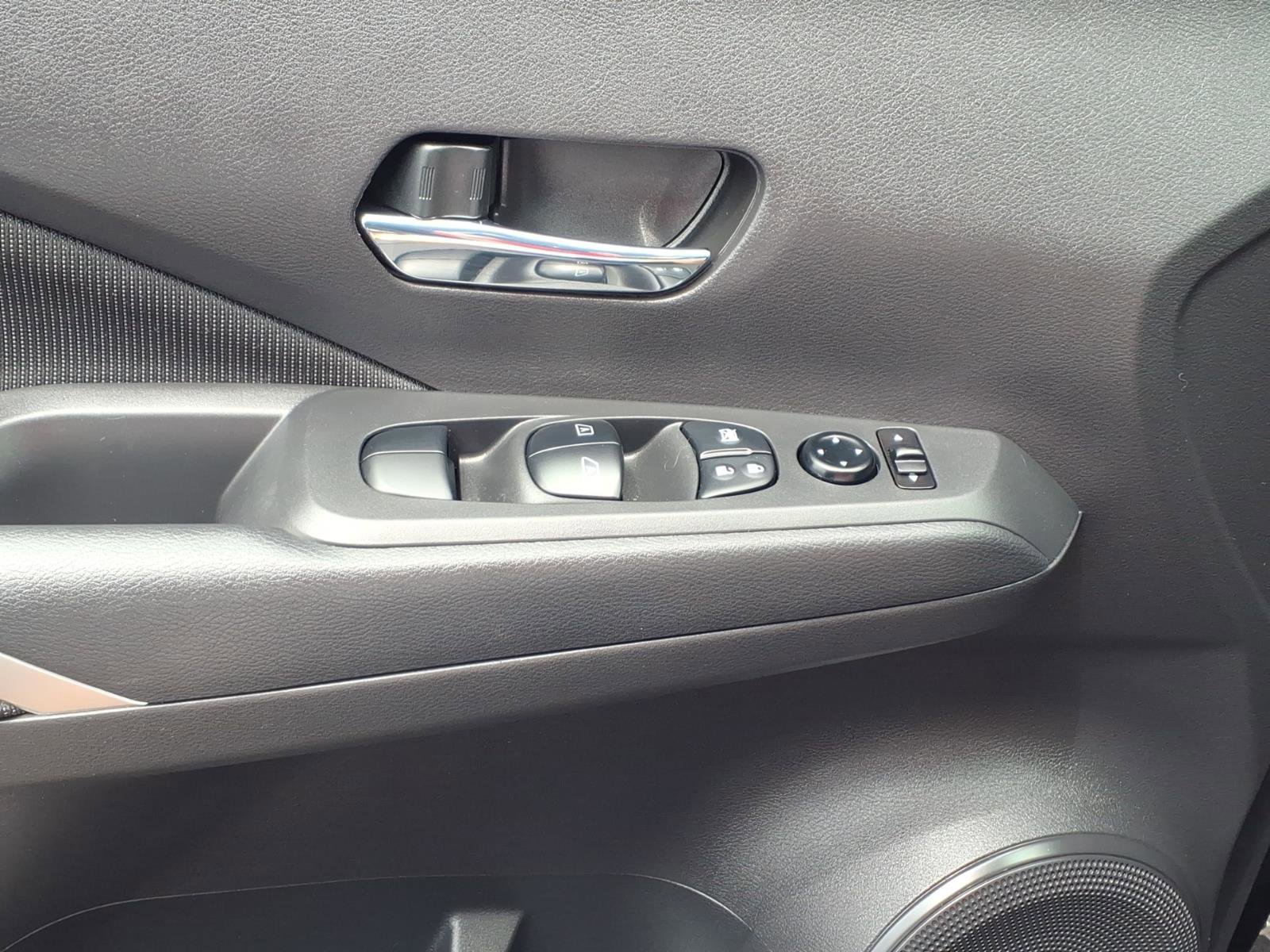 Used 2023 Nissan Kicks SV image 23