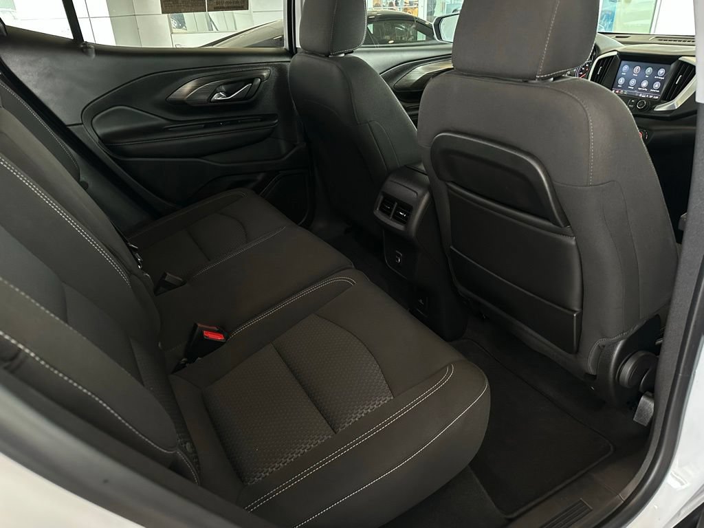 Used 2024 GMC Terrain SLE w/ Driver Convenience Package FWD image 19