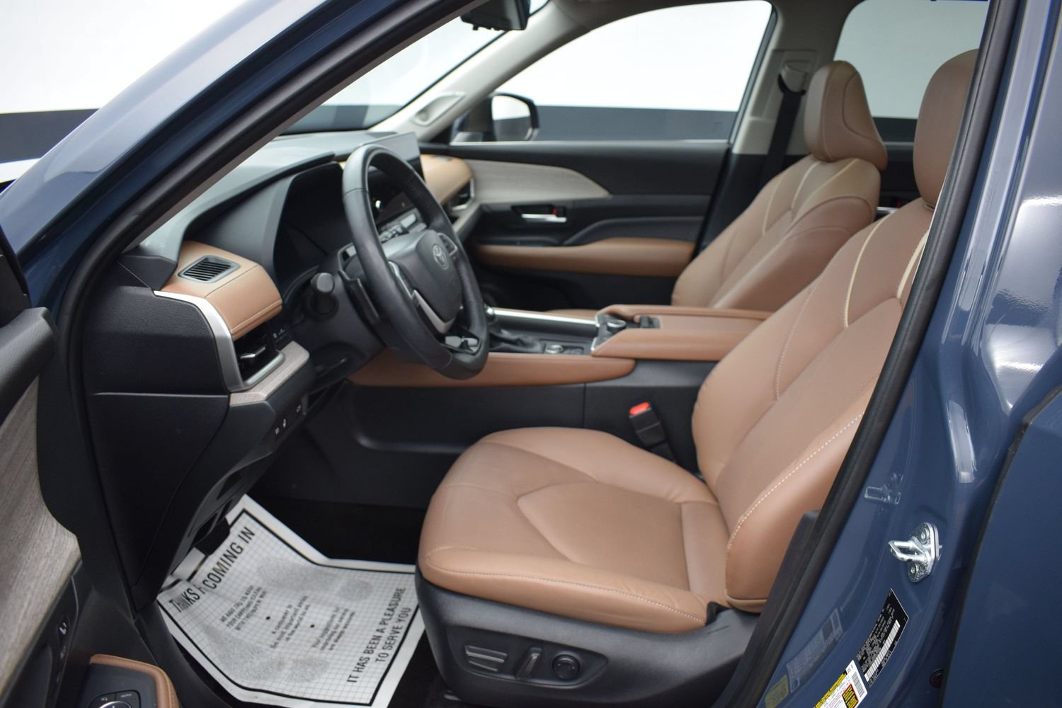 Used 2025 Toyota Grand Highlander AWD image 17