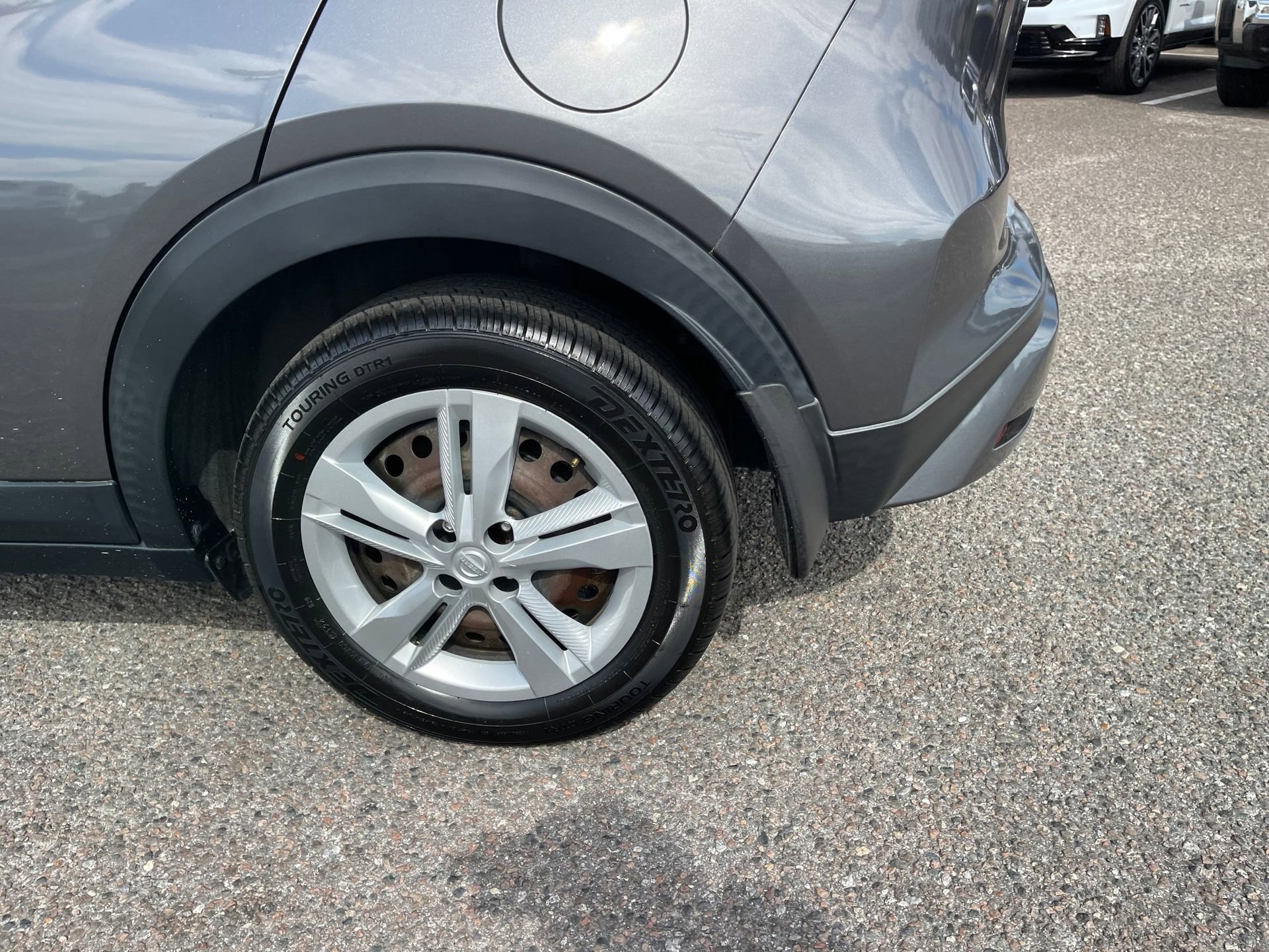 Used 2022 Nissan Kicks S FWD image 9