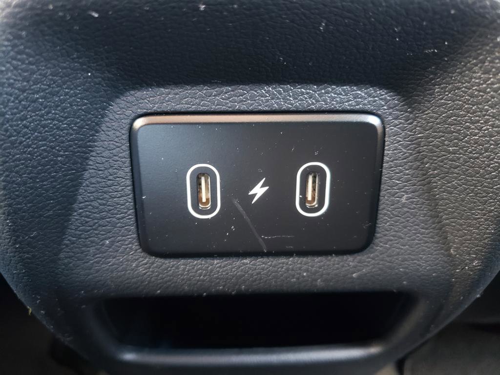Used 2024 Hyundai Venue SEL FWD image 14