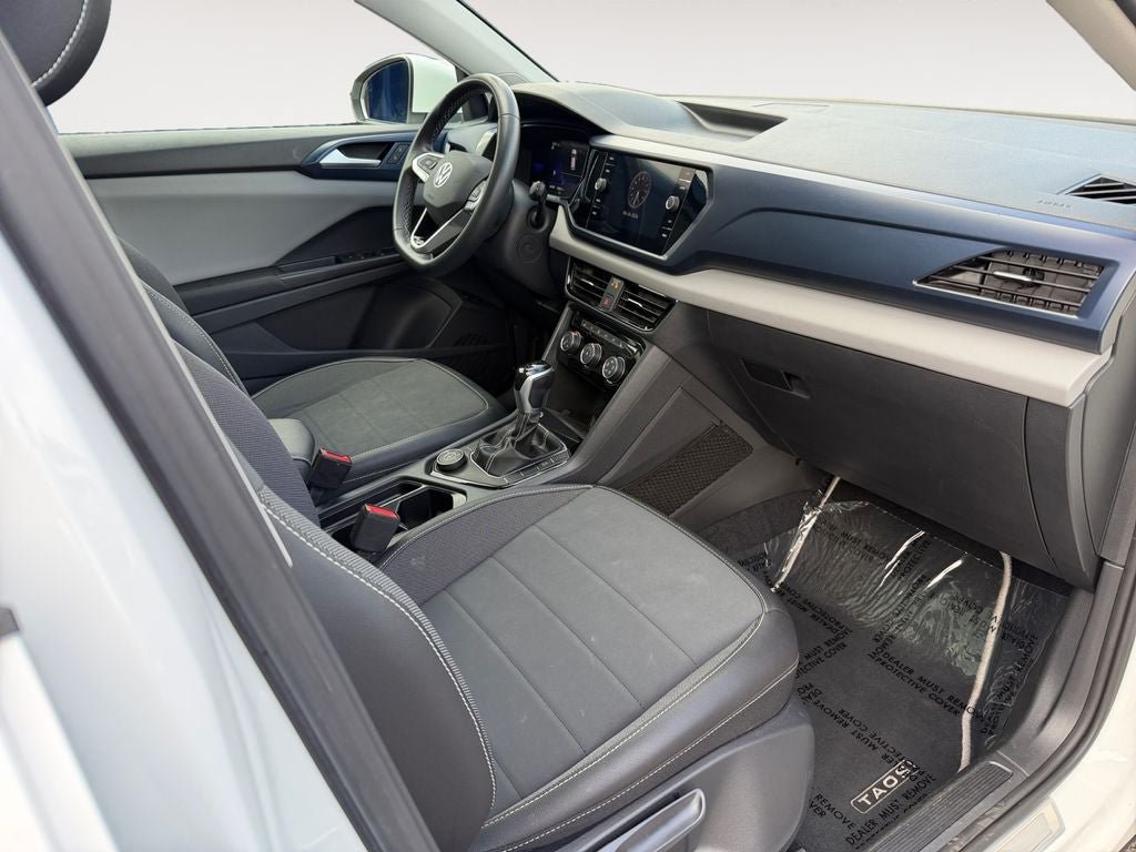 Used 2023 Volkswagen Taos SE w/ Panoramic Sunroof Package AWD/4WD image 26