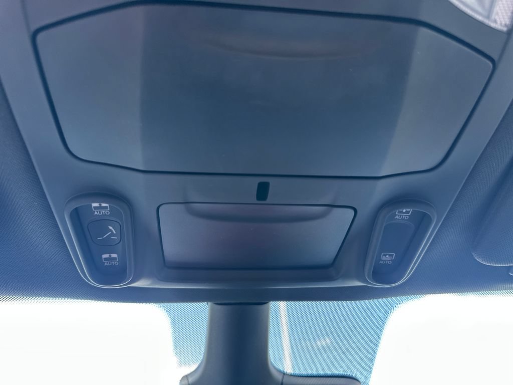 Used 2025 Chrysler Pacifica Limited FWD image 31