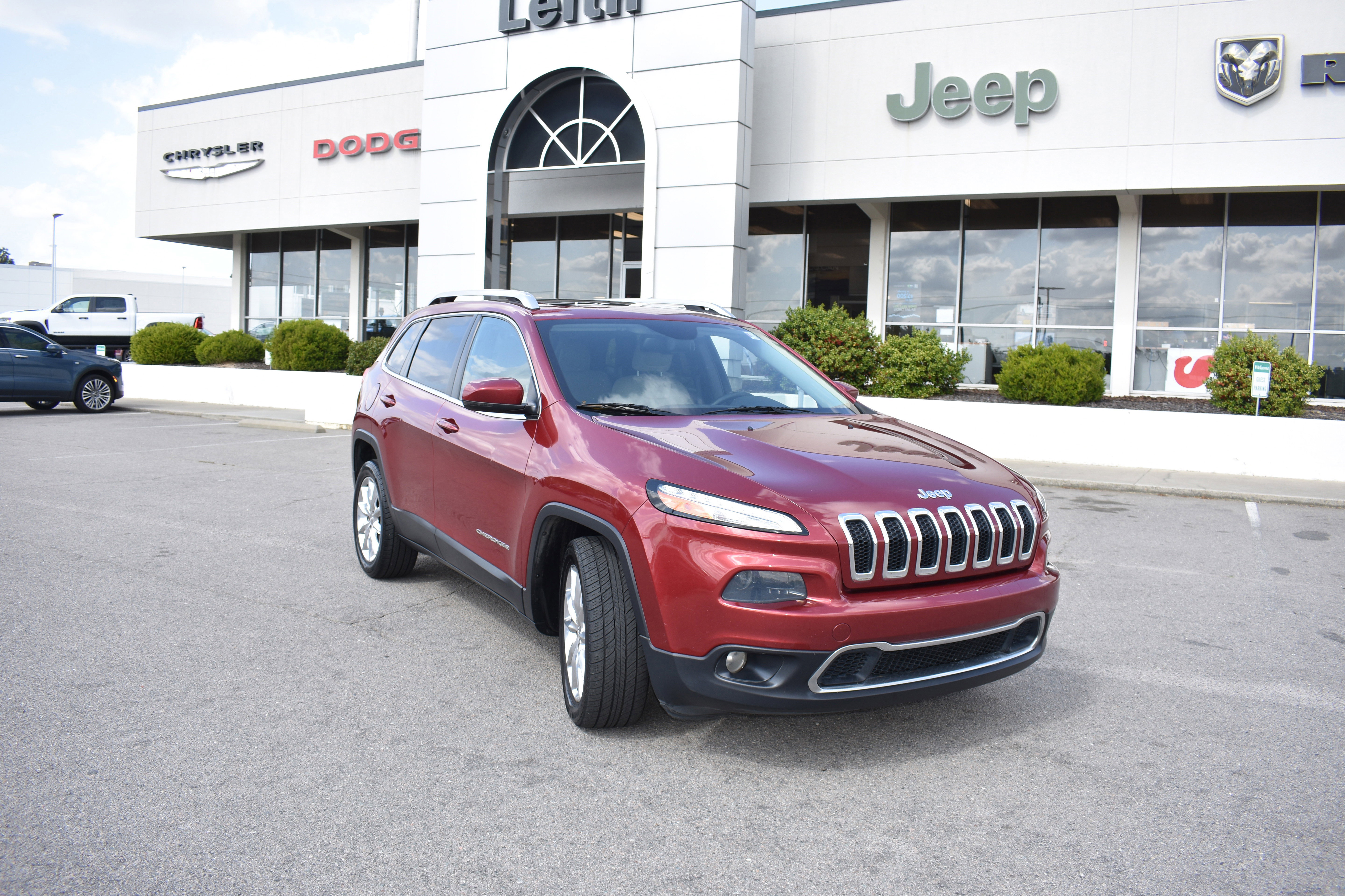 Used 2015 Jeep Cherokee Limited image 1