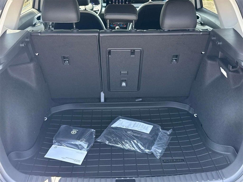 New 2025 Volkswagen Taos SE image 24