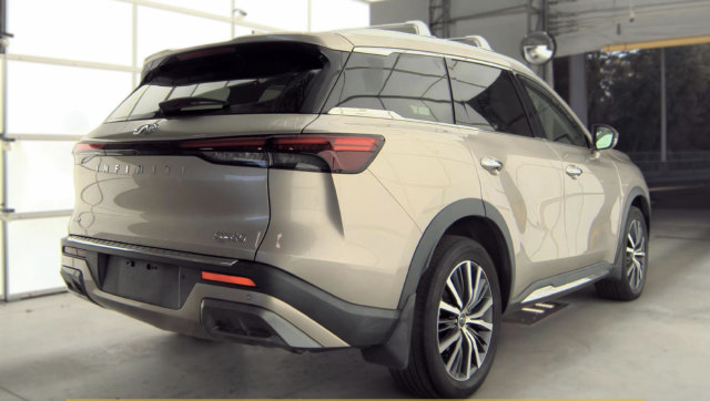 Used 2023 INFINITI QX60 Sensory w/ Vision Package AWD/4WD image 4