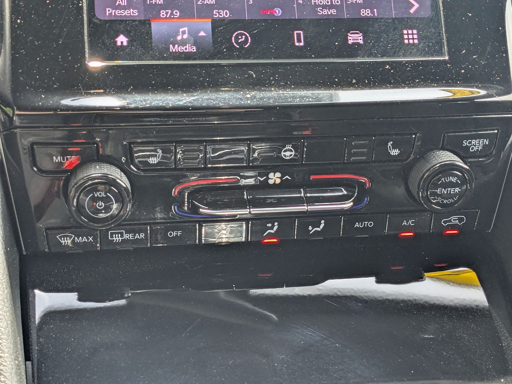 Used 2025 Jeep Grand Cherokee L Laredo w/ Luxury Tech Group I RWD image 19