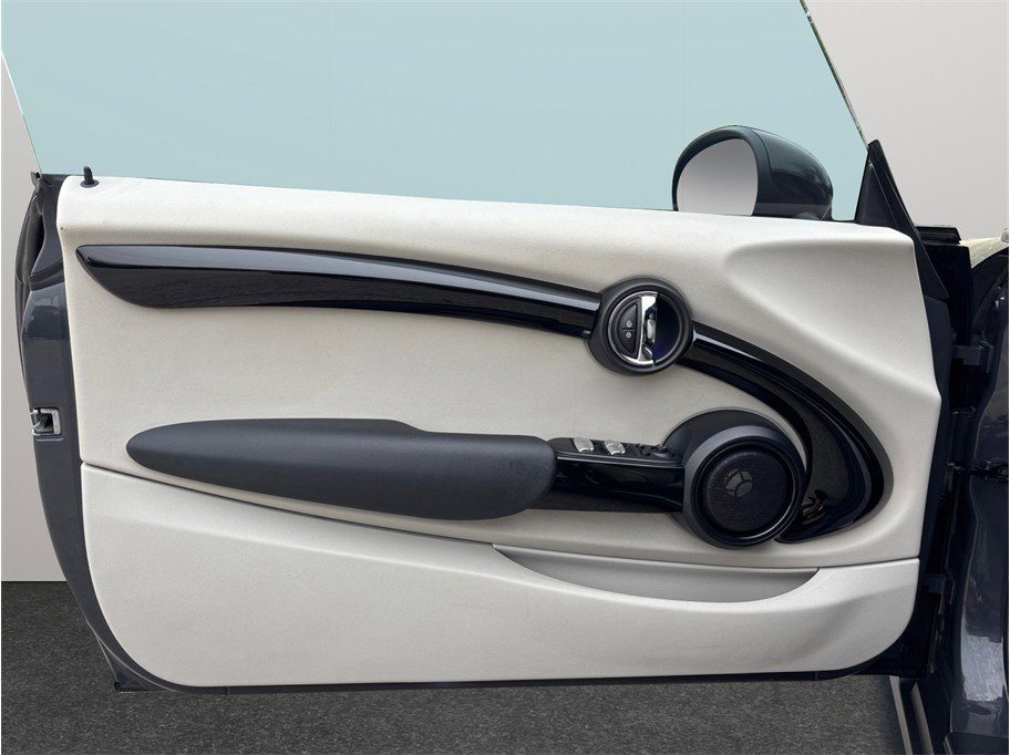 Used 2018 MINI Cooper S image 18